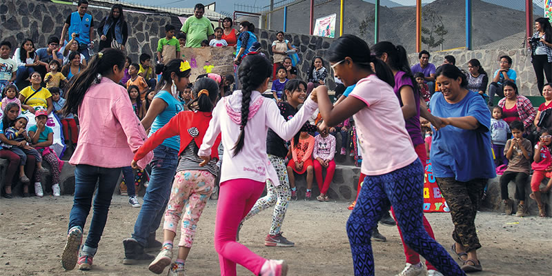 Children playing at Warmi Huasi