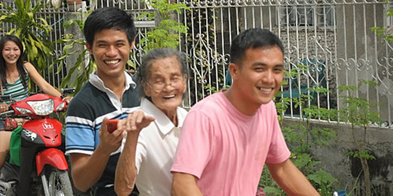 Lola once visited us with her grandchildren on a motorcycle.