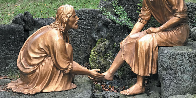 Statue of Jesus washing the feet of one of his apostles