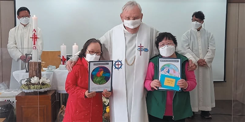 Fr. Noel O'Neill with participants at the Lenten Art Recollection