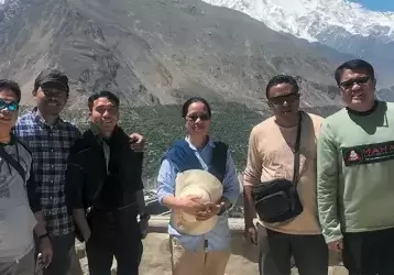 Columban seminarian Jerry Lohera and friends in Pakistan