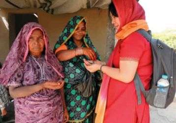 Beth with Parkari Kohli women in Pakistan